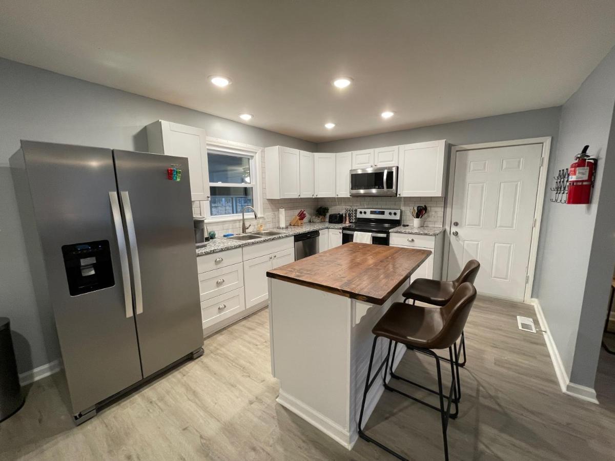 Remodeled Cottage With Sunroom Manchester Esterno foto
