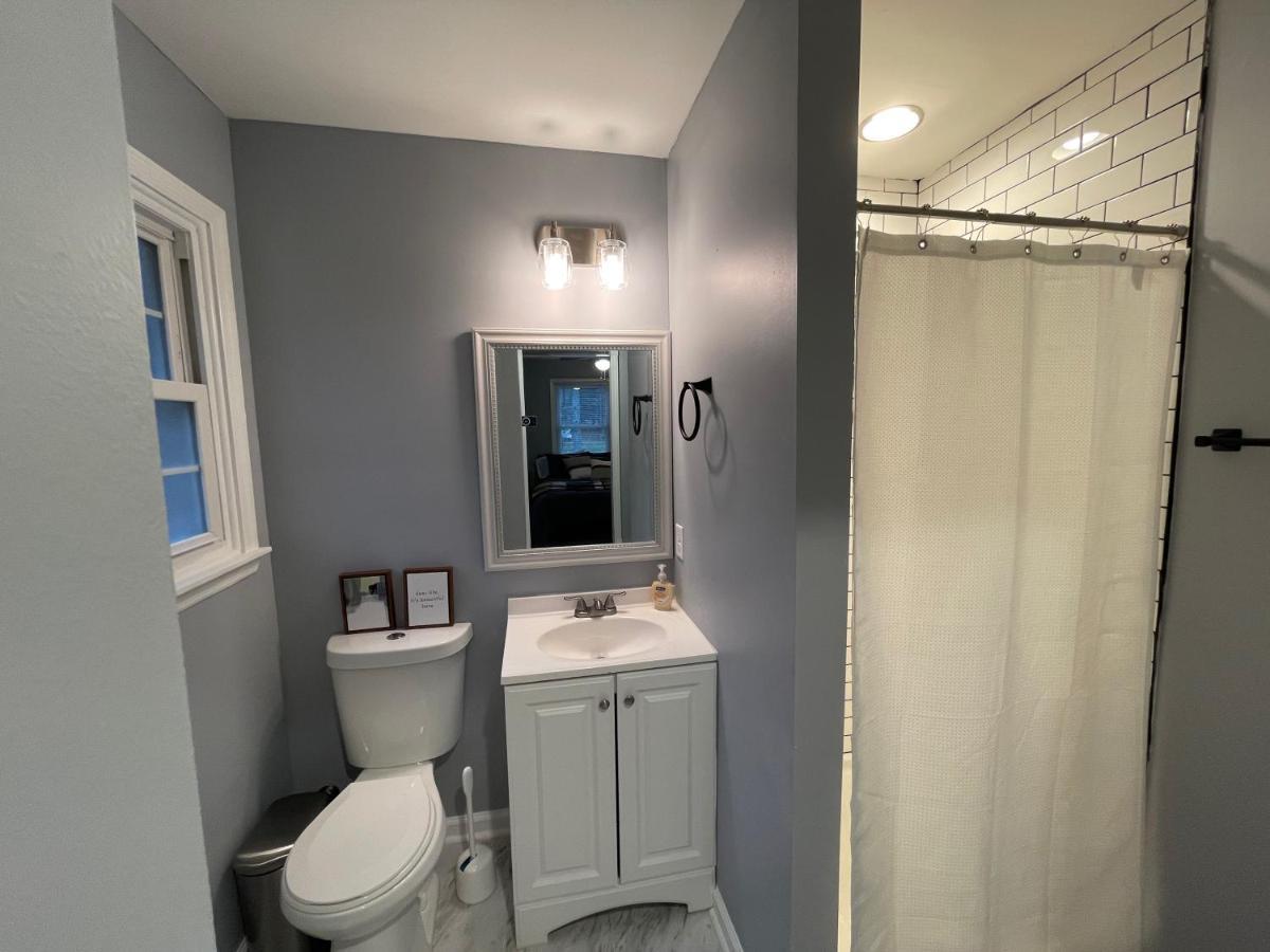 Remodeled Cottage With Sunroom Manchester Esterno foto
