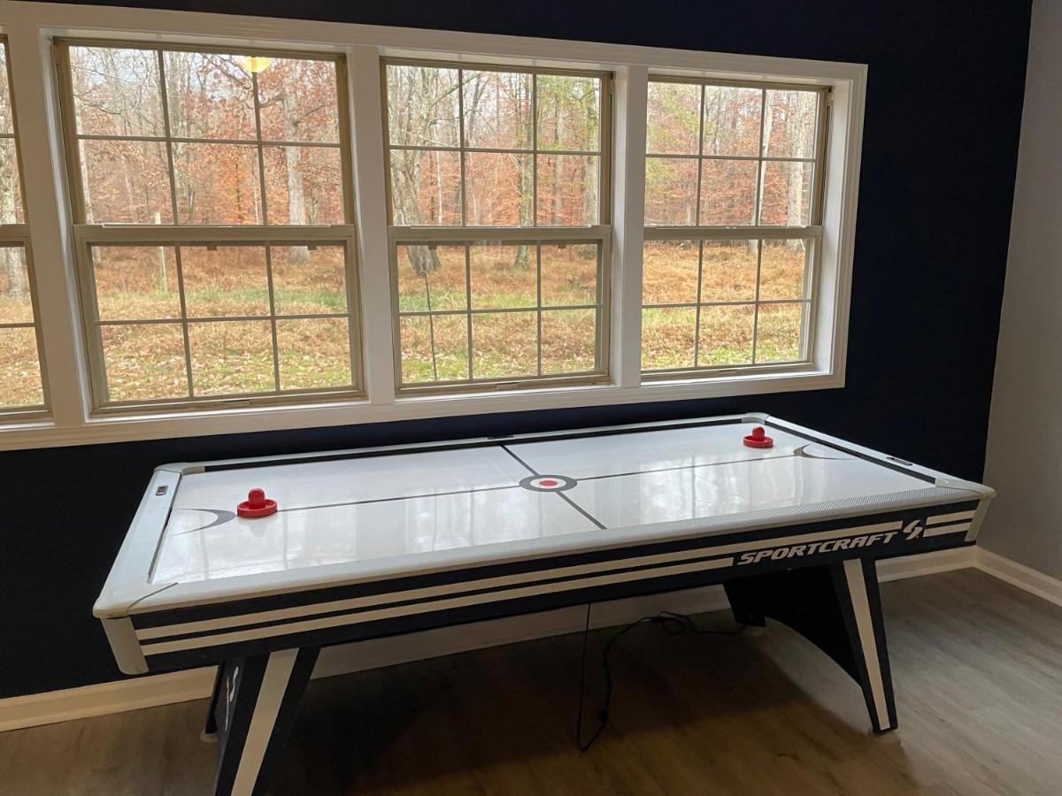 Remodeled Cottage With Sunroom Manchester Esterno foto