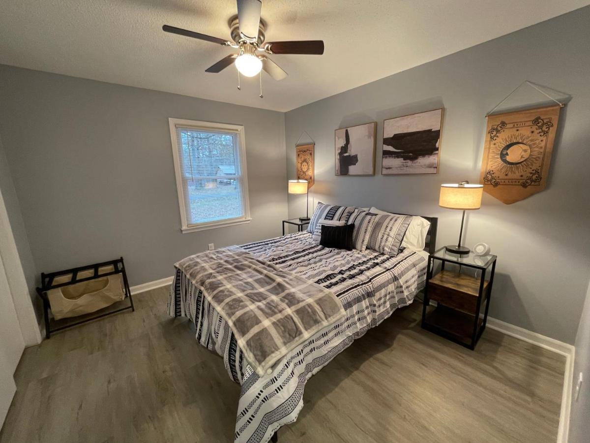 Remodeled Cottage With Sunroom Manchester Esterno foto